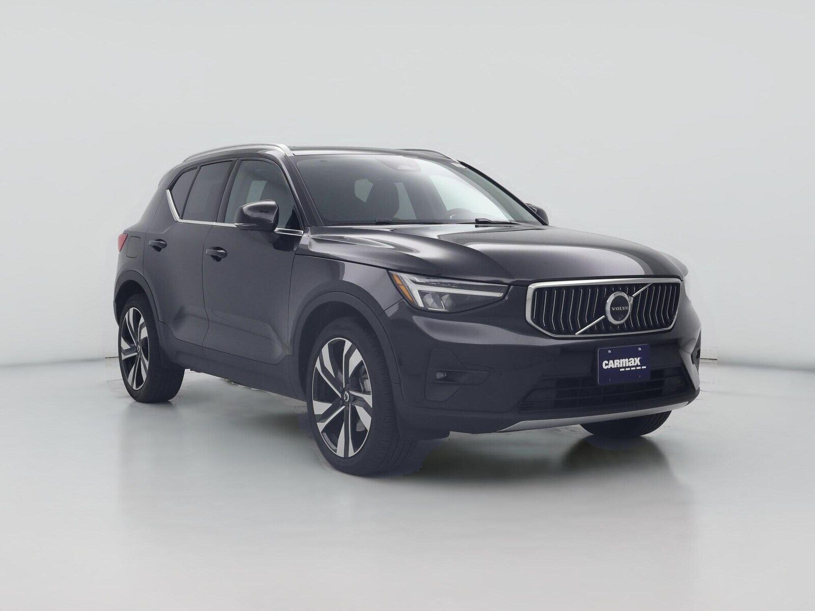 2025 VOLVO XC40