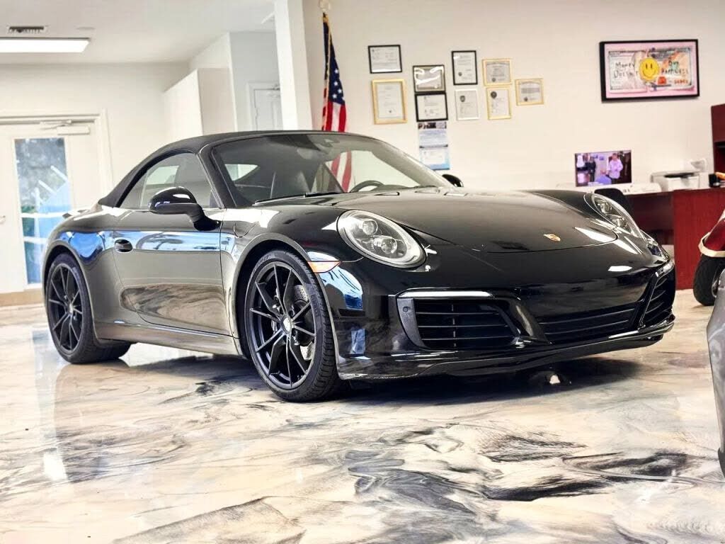 2017 PORSCHE 911