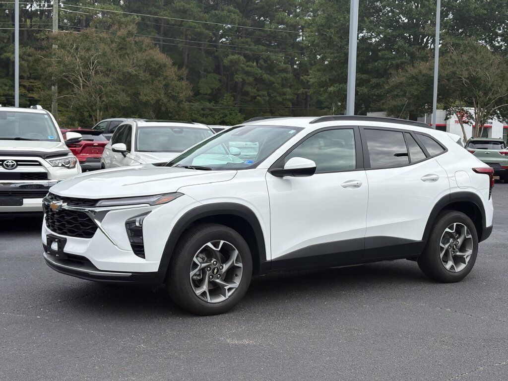 2025 CHEVROLET Trax