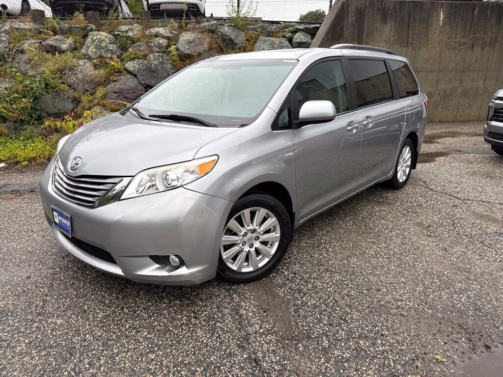 2017 TOYOTA Sienna