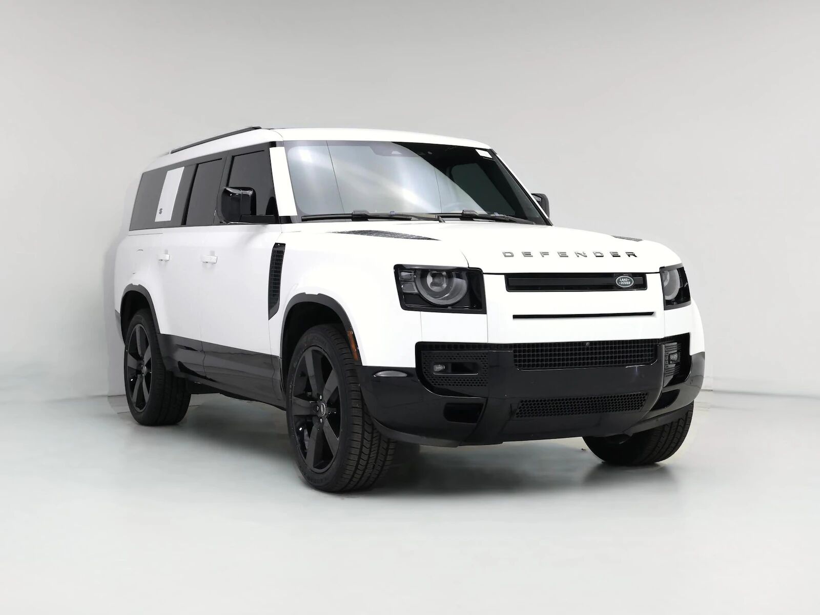 2024 LAND ROVER Defender