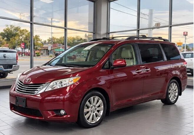 2012 TOYOTA Sienna