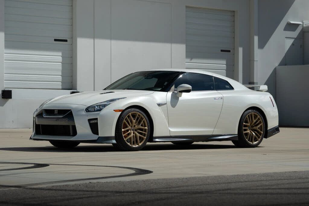2017 NISSAN GT-R