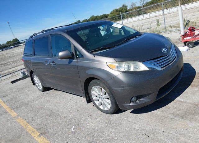 2013 TOYOTA Sienna