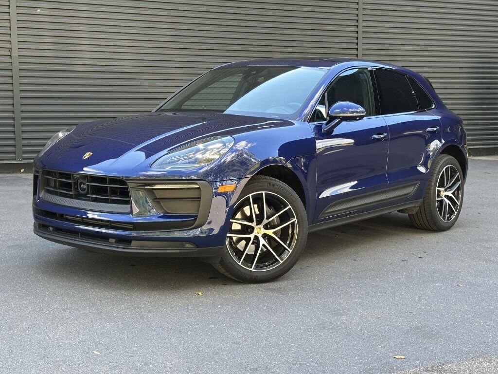 2026 PORSCHE Macan