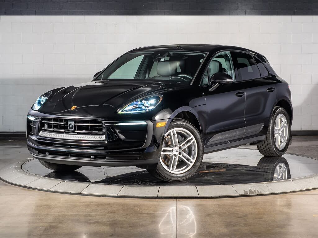 2026 PORSCHE Macan