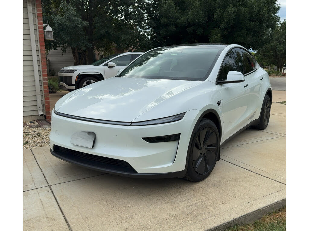 2026 TESLA Model Y