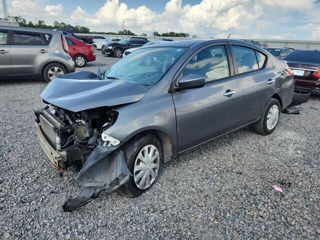 2017 NISSAN Versa