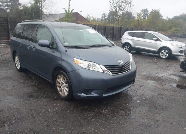 2014 TOYOTA Sienna
