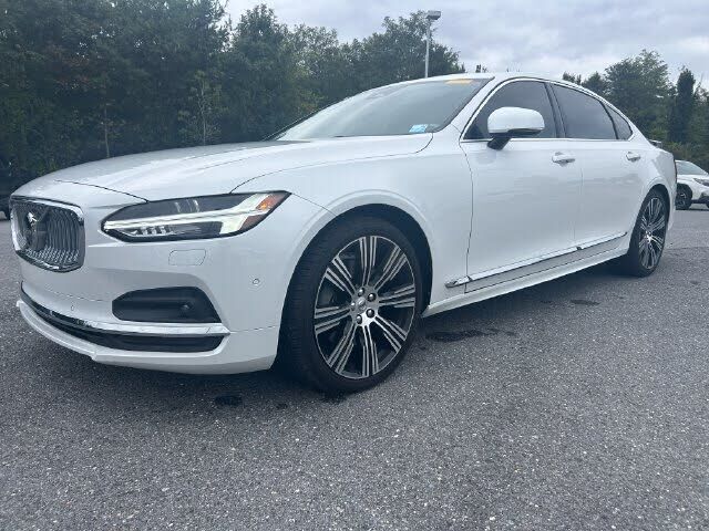 2023 VOLVO S90