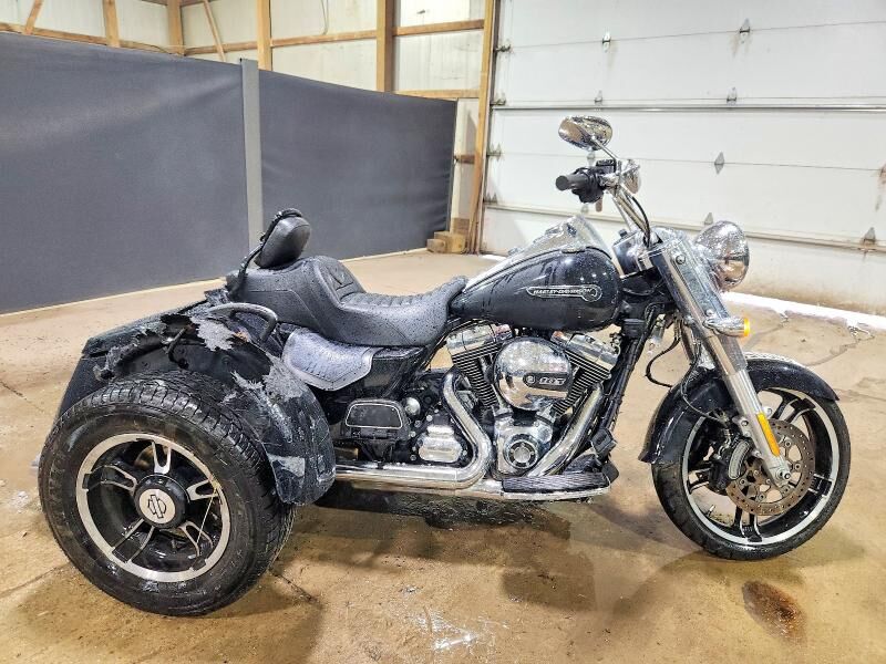 2015 HARLEY DAVIDSON Freewheeler