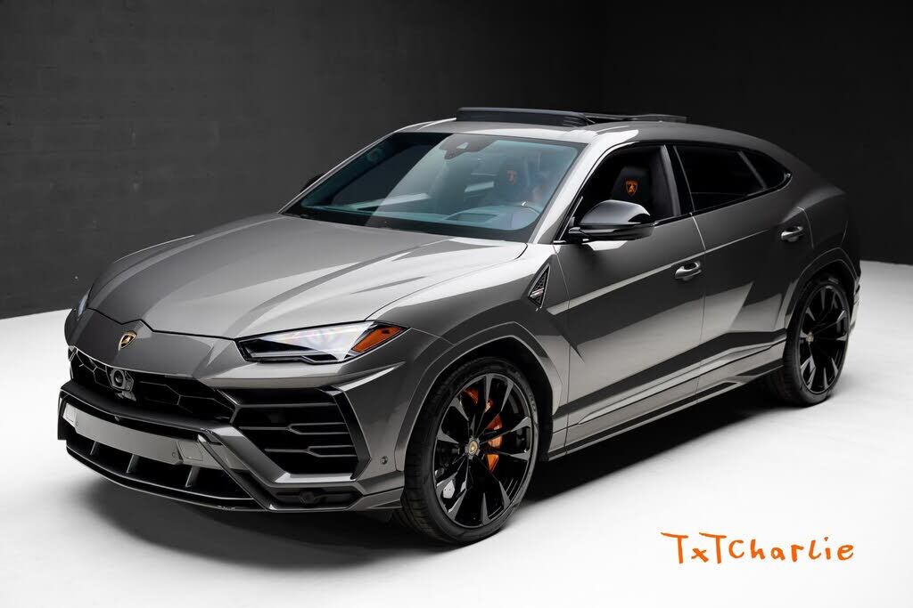 2022 LAMBORGHINI URUS