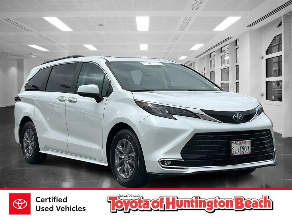 2024 TOYOTA Sienna