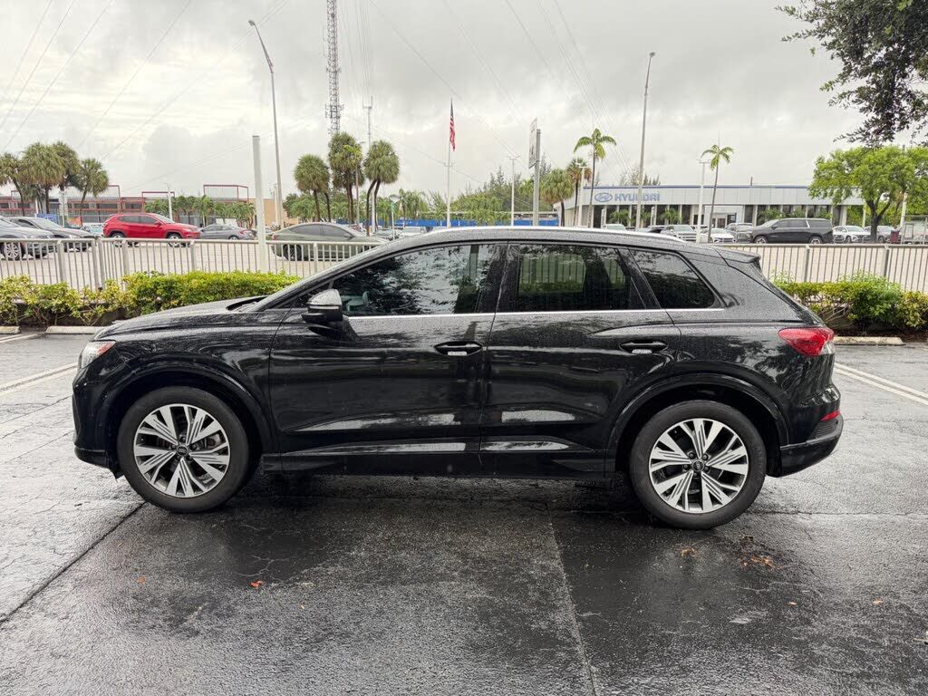 2023 AUDI Q4