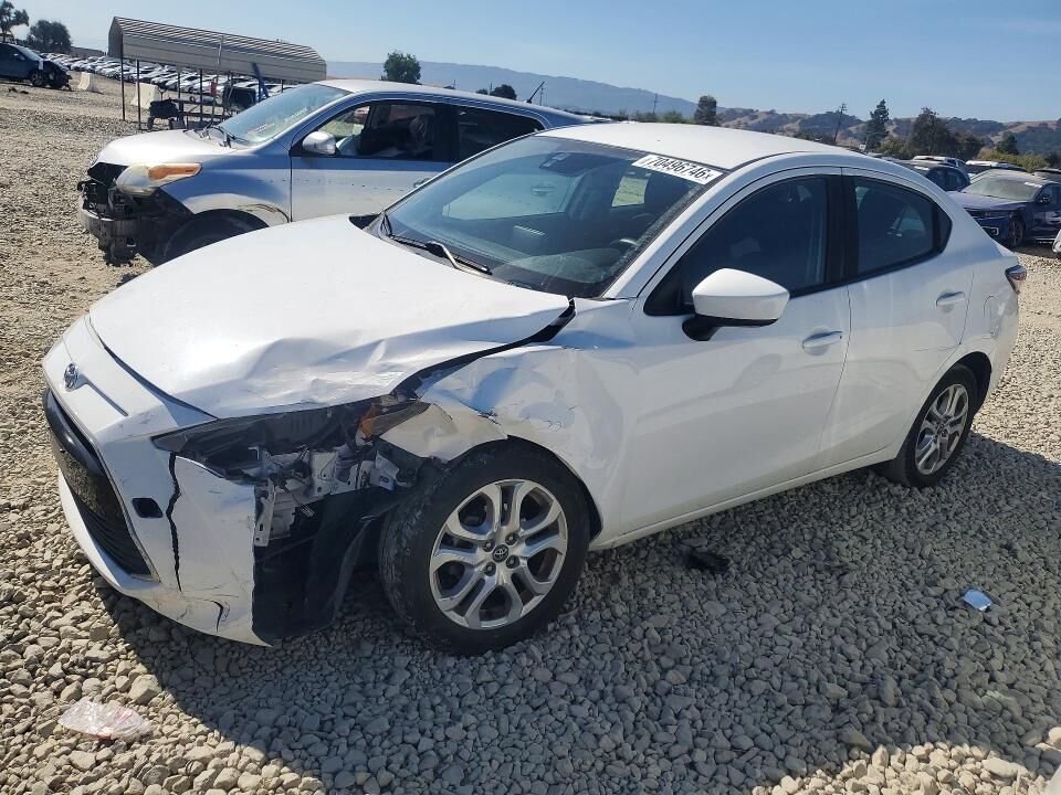 2017 TOYOTA Yaris