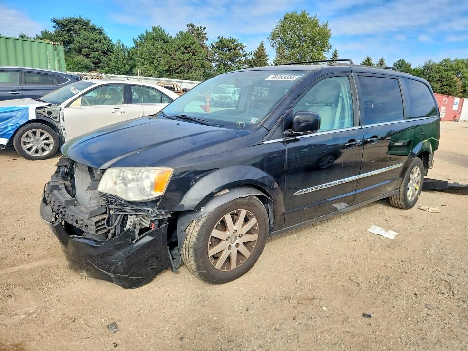 2013 CHRYSLER Town and Country