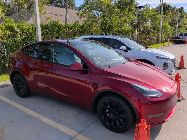 2024 TESLA Model Y
