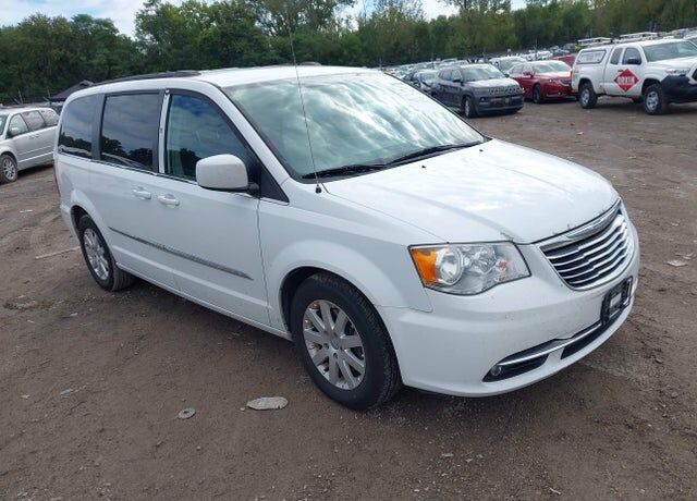 2016 CHRYSLER Town and Country