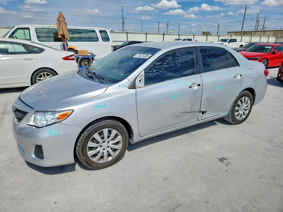 2013 TOYOTA Corolla