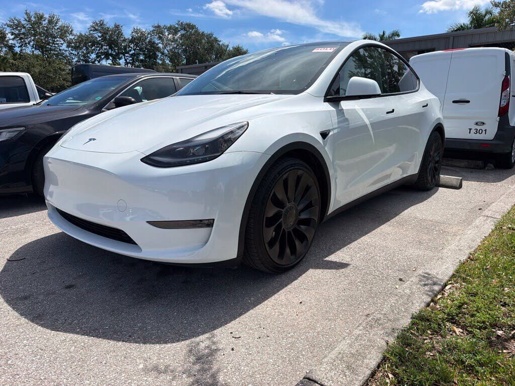 2024 TESLA Model Y