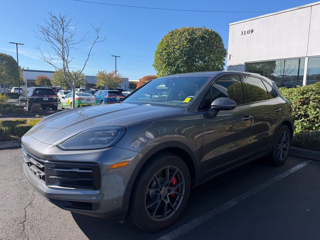 2024 PORSCHE Cayenne