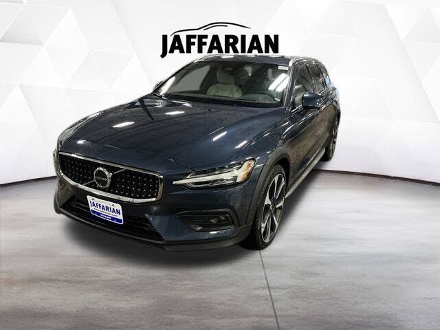 2024 VOLVO V60CC