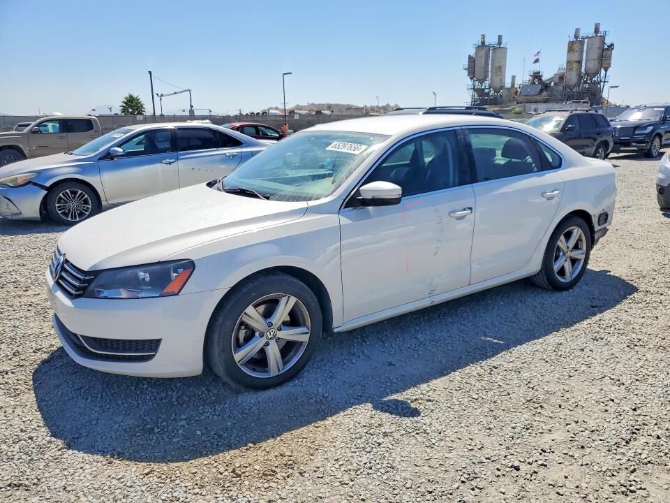 2014 VOLKSWAGEN Passat