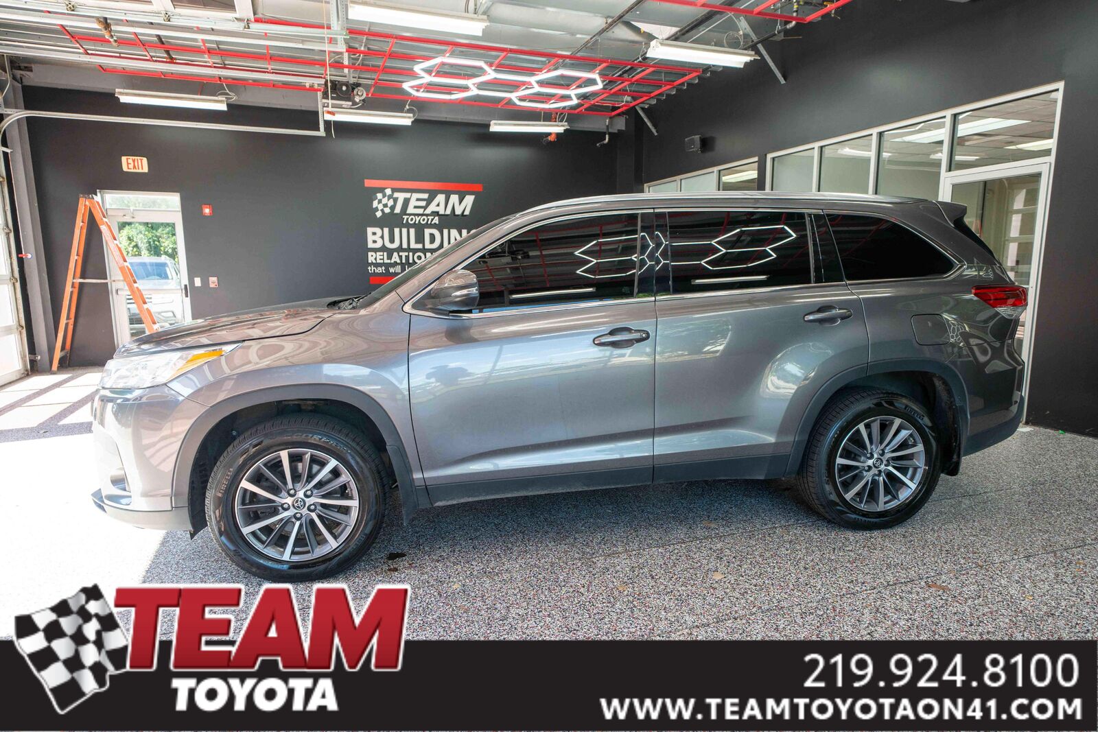 2019 TOYOTA Highlander