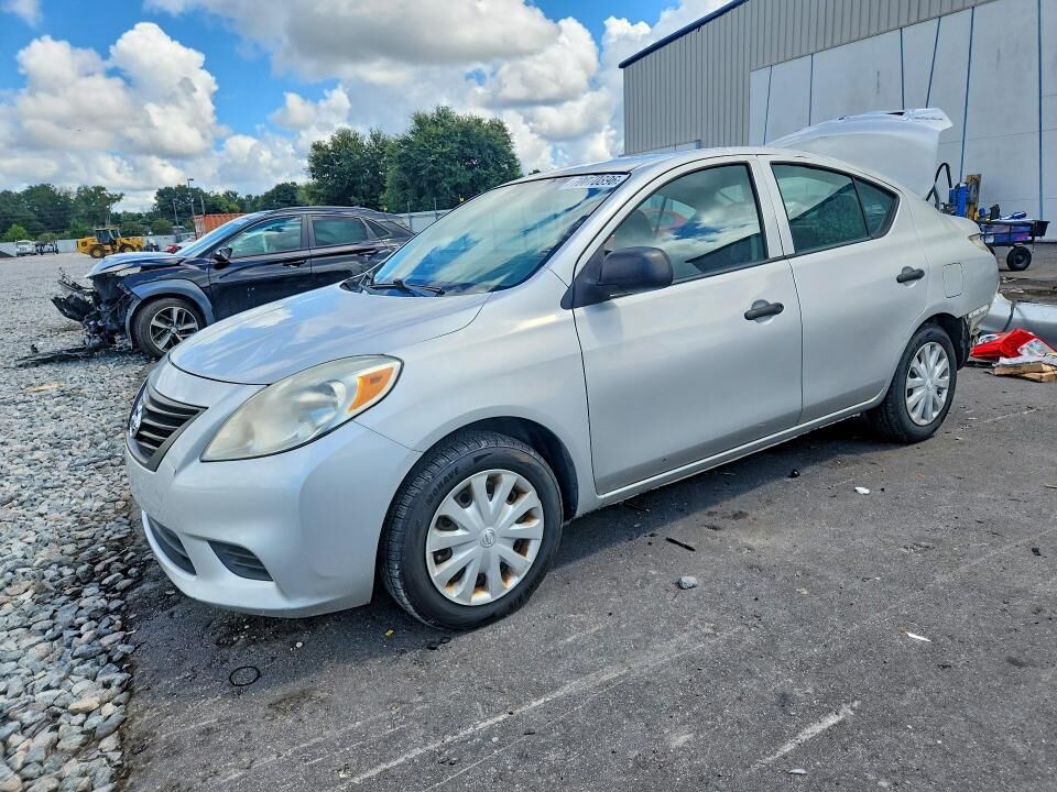 2014 NISSAN Versa