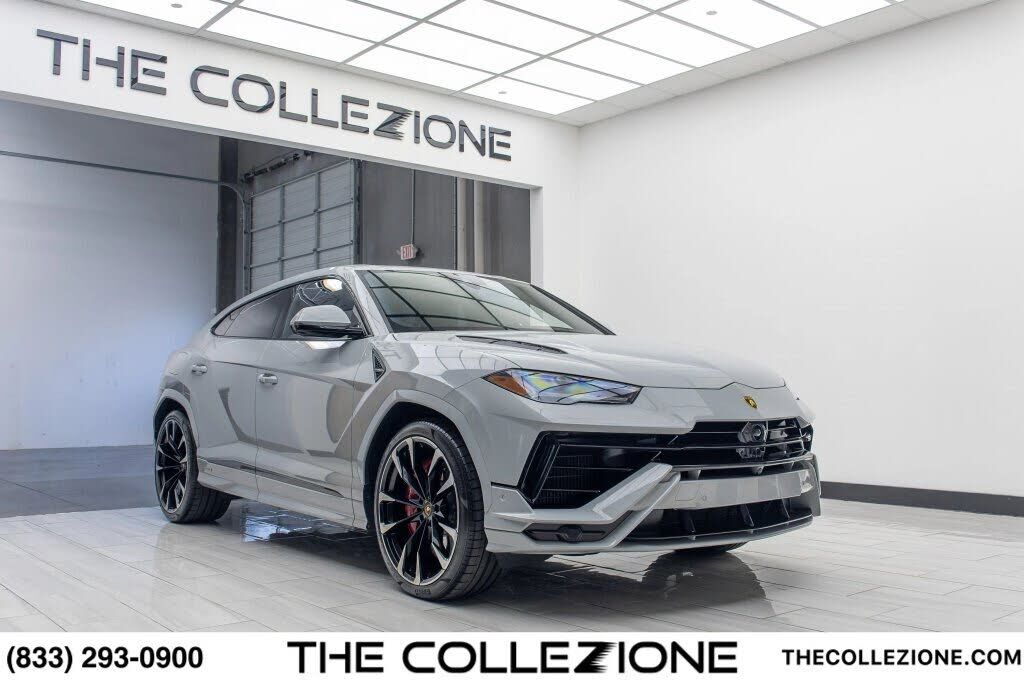 2024 LAMBORGHINI URUS