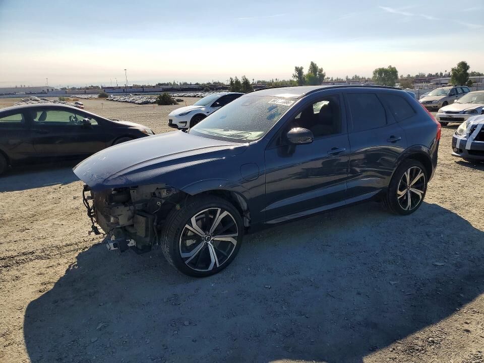2022 VOLVO XC60