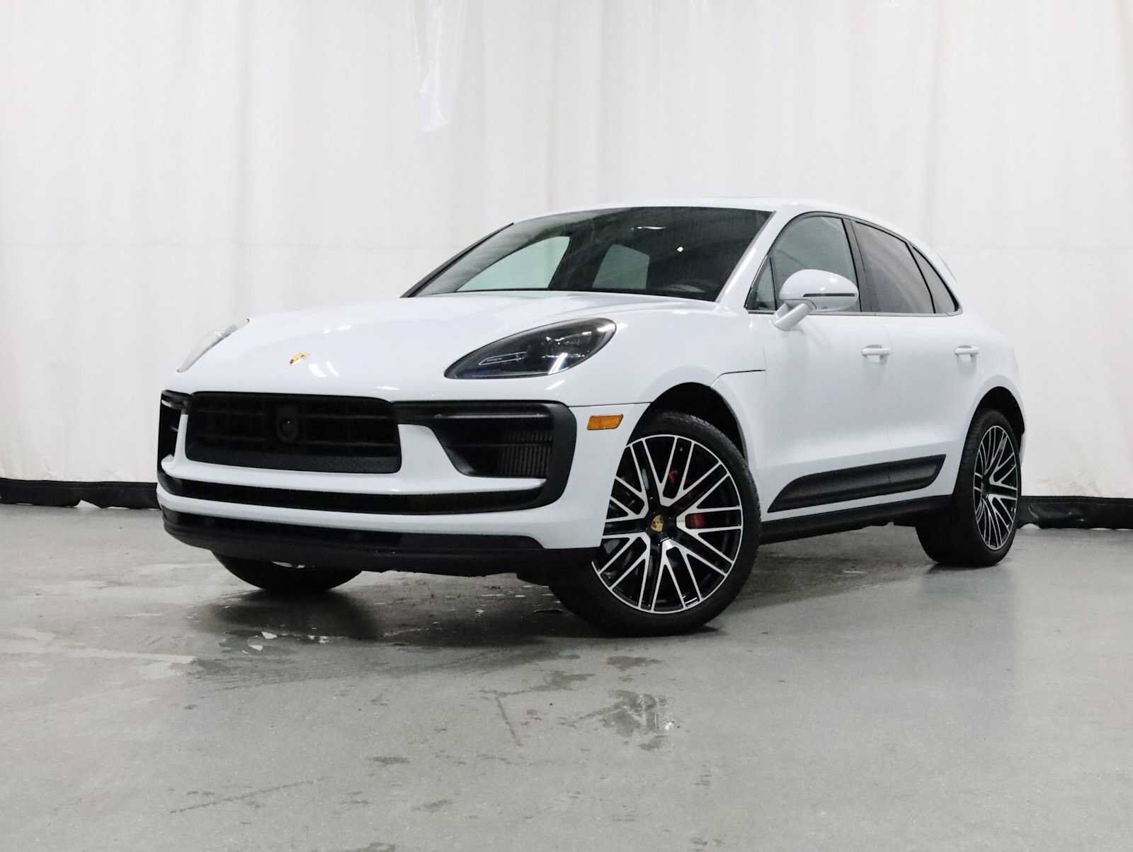 2024 PORSCHE Macan