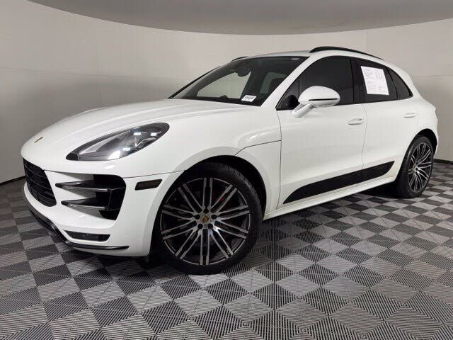 2017 PORSCHE Macan