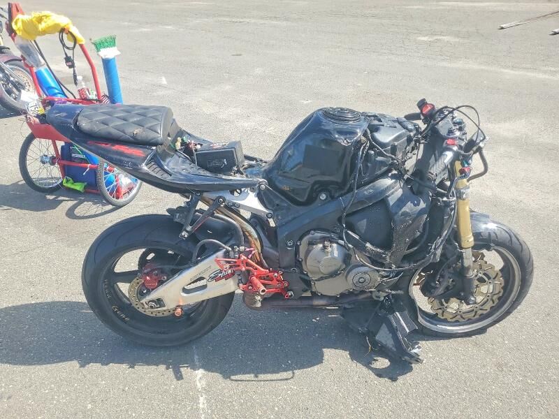 2005 HONDA CB