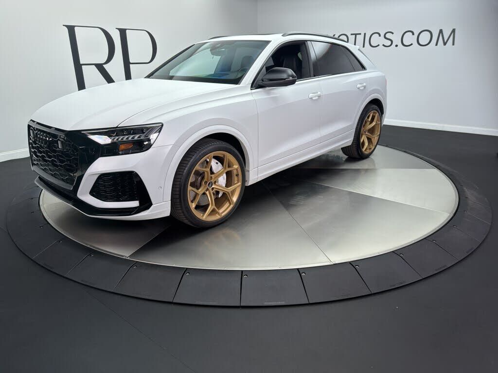 2024 AUDI RS Q8