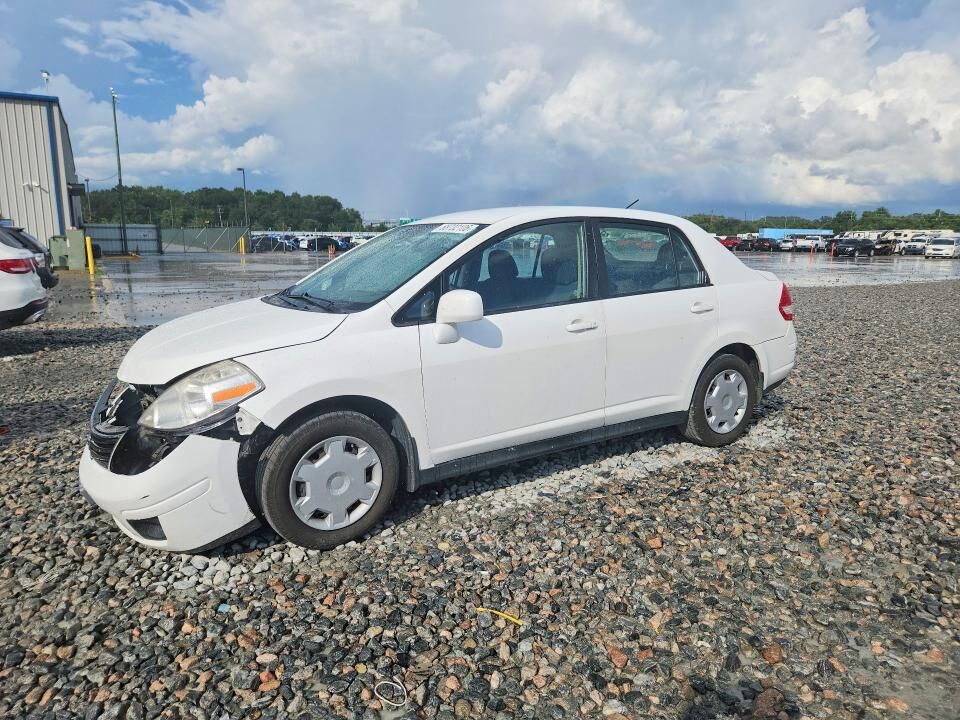 2011 NISSAN Versa