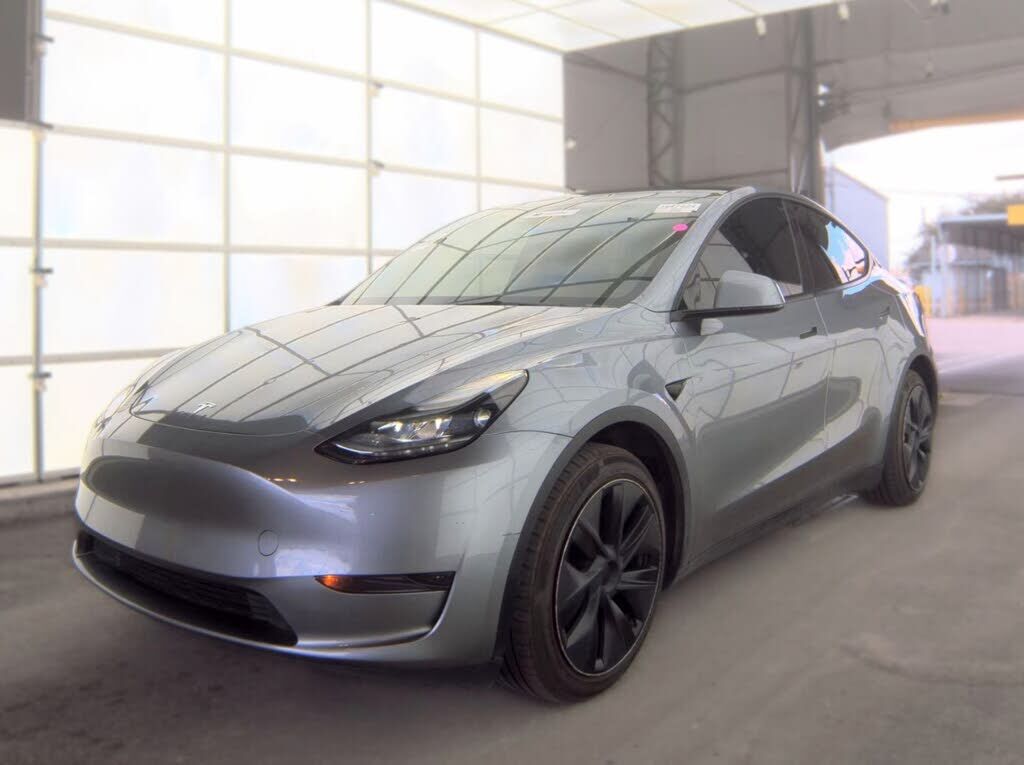 2025 TESLA Model Y