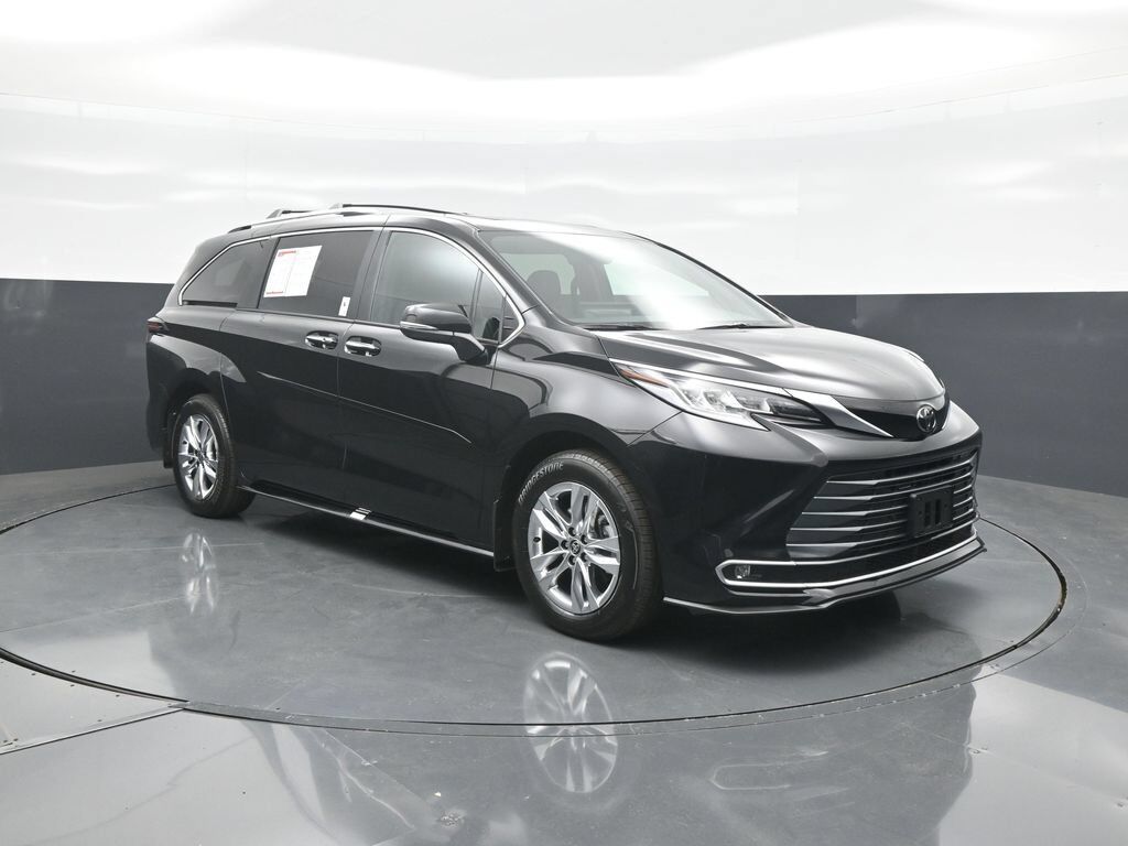 2026 TOYOTA Sienna