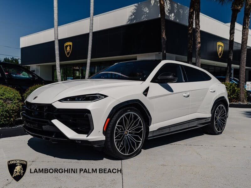 2026 LAMBORGHINI URUS