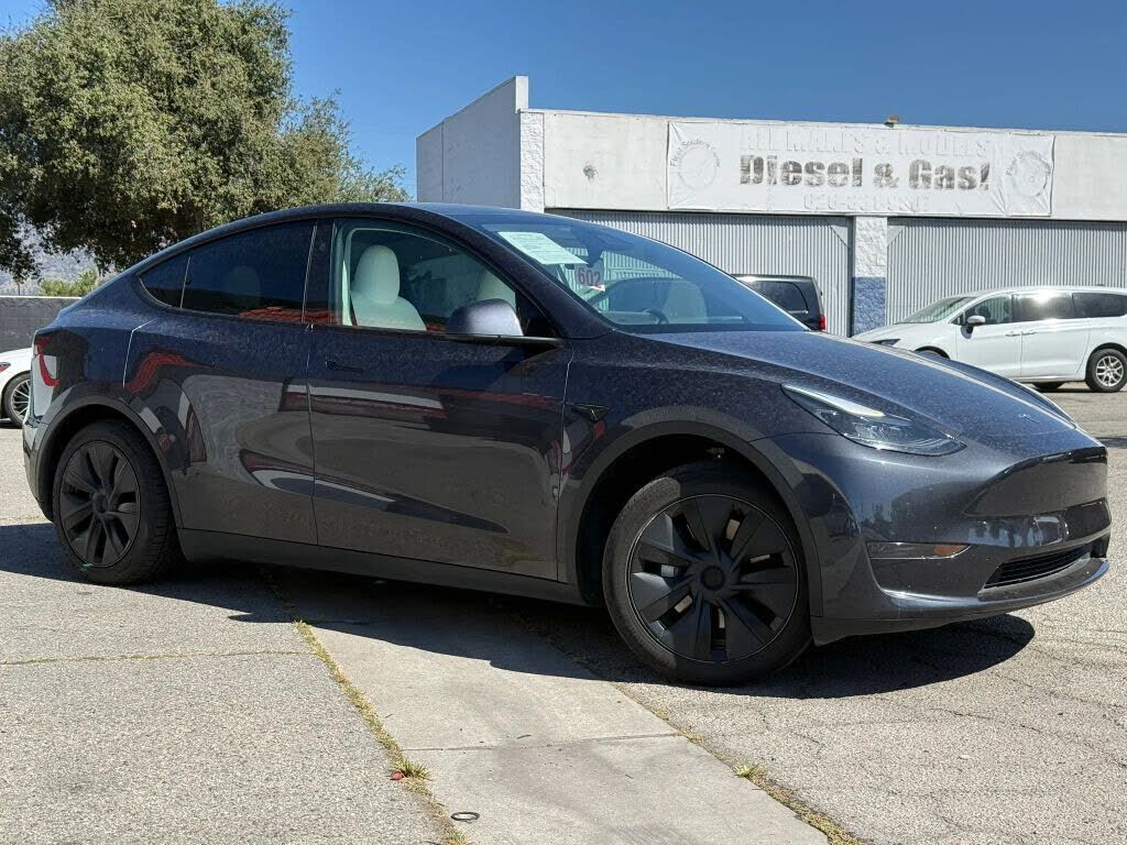 2024 TESLA Model Y