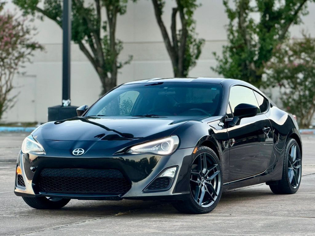 2013 TOYOTA Scion