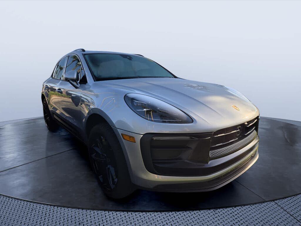 2024 PORSCHE Macan