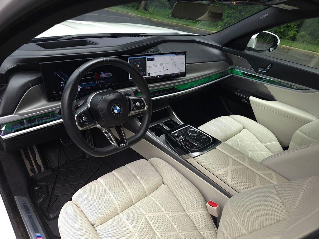 2023 BMW 760i
