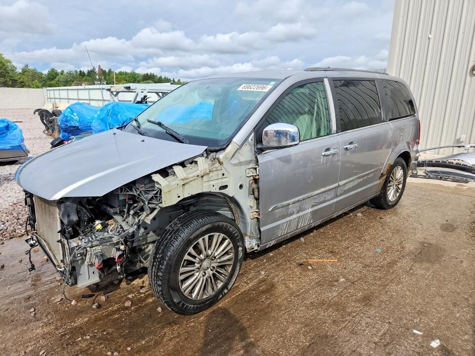 2013 CHRYSLER Town and Country