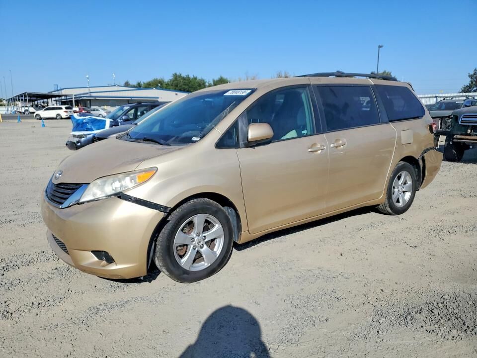 2012 TOYOTA Sienna