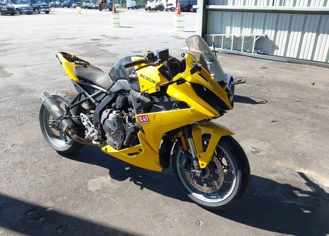 2024 SUZUKI GSX-8R