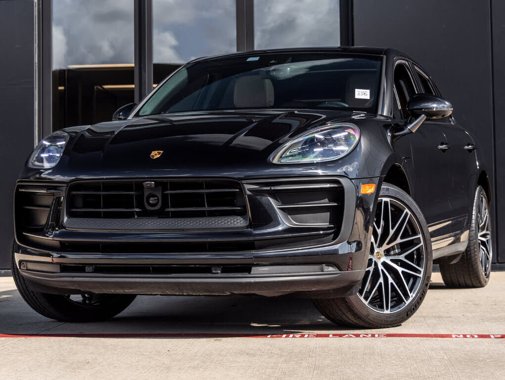 2024 PORSCHE Macan