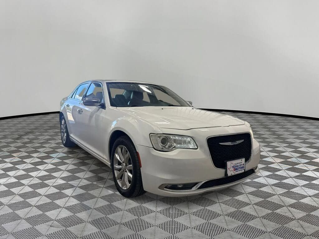 2019 CHRYSLER 300