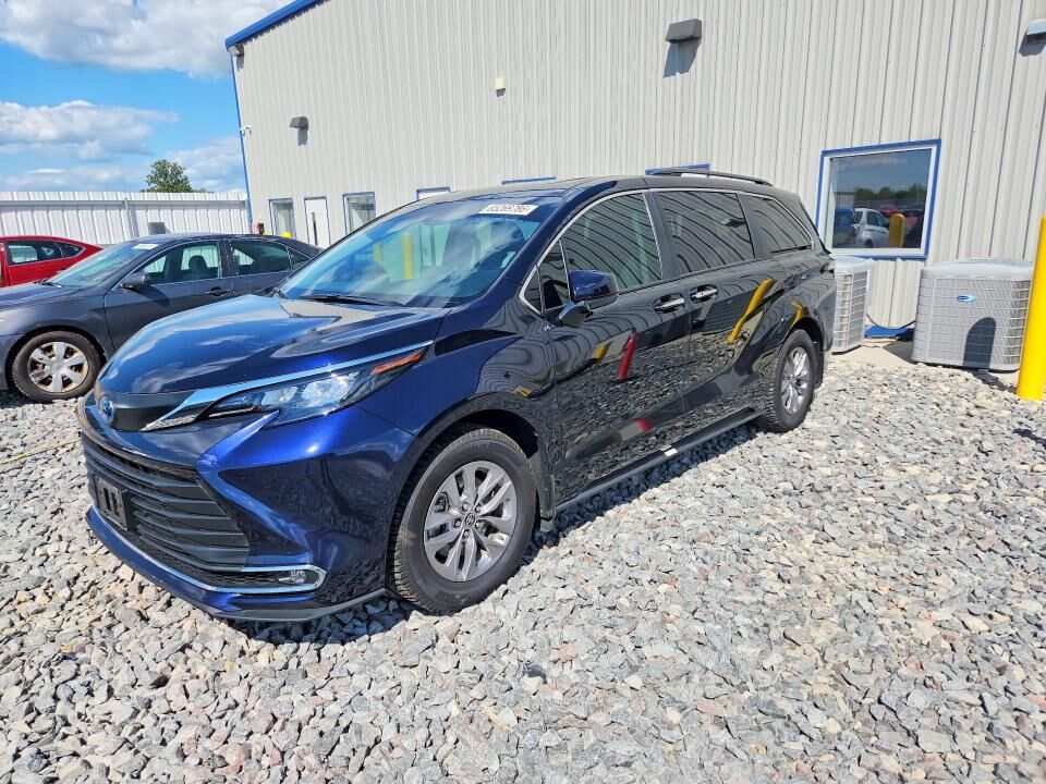 2024 TOYOTA Sienna