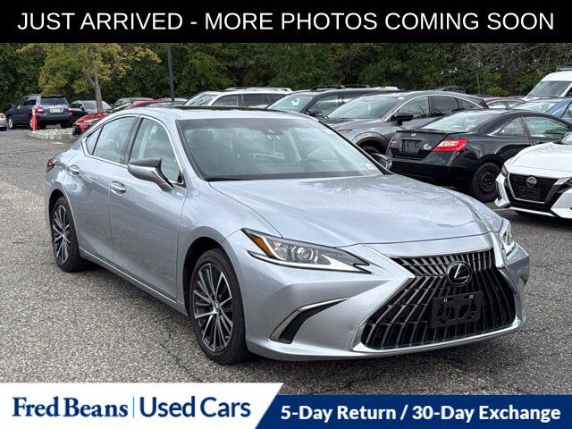 2024 LEXUS ES